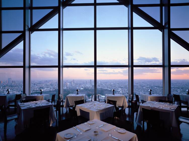 Enjoy olive-fed wagyu beef with a Tokyo skyline view at Park Hyatt Tokyo’s New York Grill