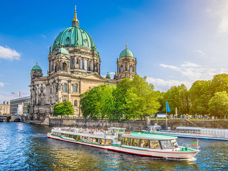 Cruise Berlin by boat
