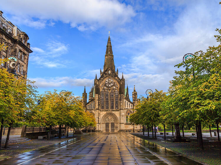 Wander around the gloriously atmospheric Glasgow Cathedral and Necropolis